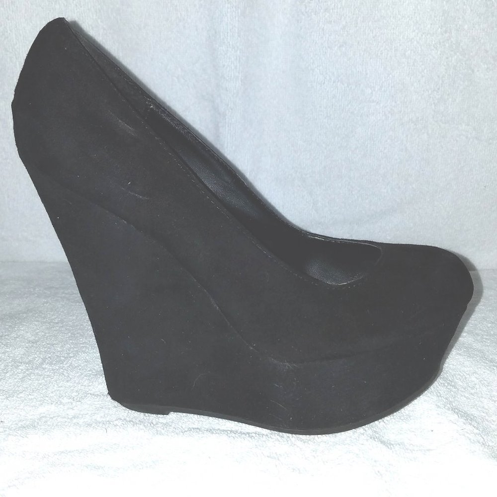 COPY - NIB Breckelles cilo-11s Woman's 6.5 black Wedges